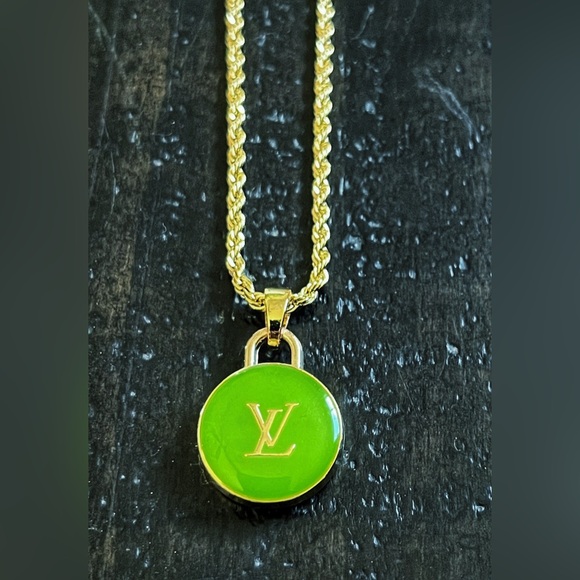 Authentic Louis Vuitton Green Charm Necklace - Picture 1 of 3